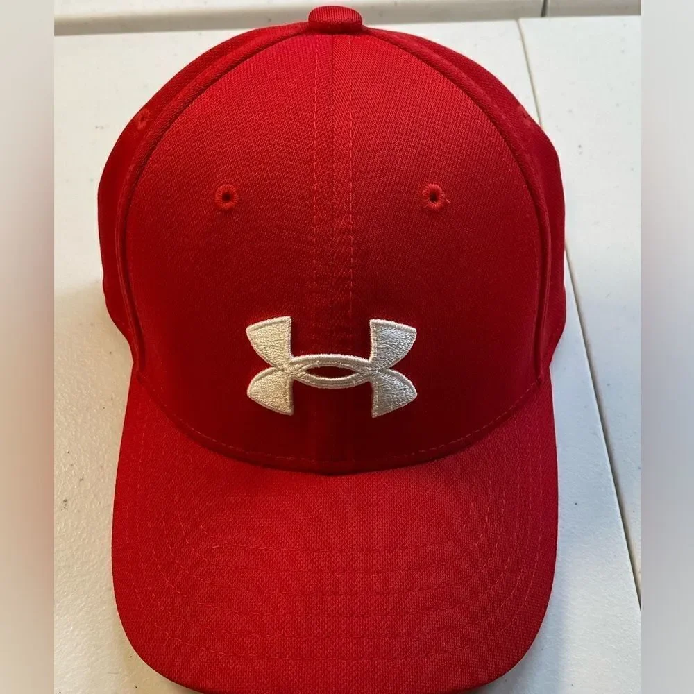 NWOT Under Armour Child Boys Red UA Logo Baseball Cap - Flex Fit Youth M/L